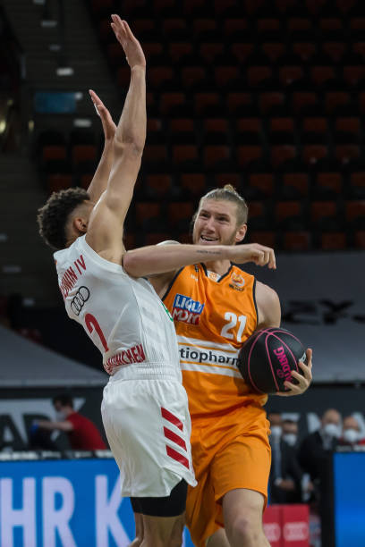 本届比赛中 本届比赛中